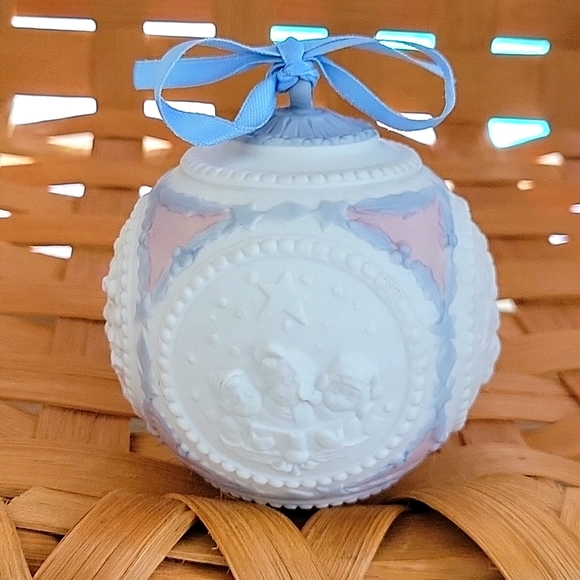 1990 LLADRO CHRISTMAS BALL - Picture 2 of 6